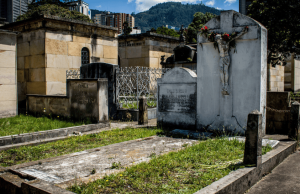 Autorizan la hidrólisis alcalina para el manejo de cadáveres en Colombia