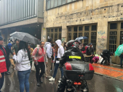 Indígenas rompen vidrios y retienen funcionarios de MinInterior en Bogotá