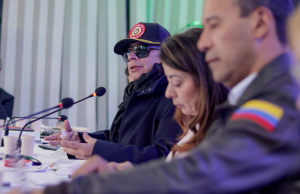 “Quita los aranceles y hablamos”, lanza Petro a Noboa