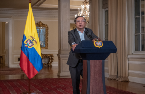 Controversia por propuesta de Petro de otra alza al salario mínimo