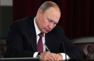Por Pascua ortodoxa, Putin declara un alto el fuego en Ucrania
