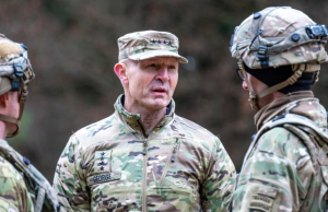 Jefe del Estado Mayor del Ejército de EE.UU. sale del cargo