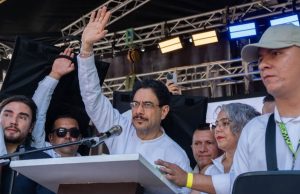 Uribismo y Cepeda coinciden en que hay coacción electoral de grupos ilegales en las regiones