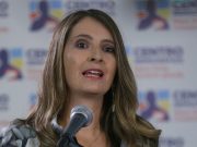 Choque de Paloma Valencia con presidente Petro por crisis de las EPS