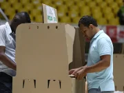 La política activa más emociones que razonamiento: experta explica de qué manera deciden su voto las personas