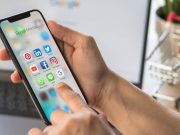 Jóvenes pasan más de cinco horas al día en el celular: el tiempo frente a pantallas casi equivale a una jornada laboral semanal