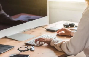 En Colombia, 1 de cada 10 trabajadores ve pornografía en el trabajo, según estudio: alerta por riesgos de ciberseguridad en empresas