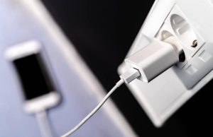 ¿Por qué el cargador del celular se calienta y cómo solucionarlo?
