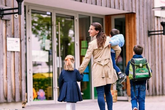La desromantización de la maternidad: cada vez más mujeres hablan del agotamiento, la culpa y la pérdida de identidad