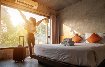 Las mujeres lideran los viajes en Colombia en 2026 y crecen las reservas de viajeros solitarios