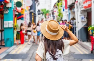 El viajero extranjero que visita Colombia está cambiando y es más joven, revelando un cambio generacional, asegura Anato
