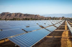 El joven cubano de 21 años que desafía los apagones con paneles solares artesanales para tricimotos y salvar a familias