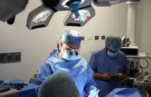 La innovadora tecnología que utiliza imanes para unir tejidos y que se usó recientemente en Colombia: es una alternativa en cirugía bariátrica