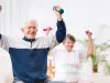 Por qué alzar pesas es lo mejor para tener una vida adulta saludable y una buena vejez