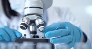 Científicos desarrollan terapia experimental que logró eliminar el cáncer de riñón más agresivo
