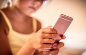 Uno de cada cinco adolescentes en Colombia sufre de abuso sexual digital, según estudio internacional: ¿en qué espacios se presenta esta problemática?