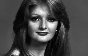 Bonnie Tyler permanece en coma inducido luego de una delicada cirugía intestinal