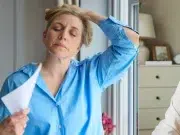 Los síntomas silenciosos de la menopausia que afectan a todas las mujeres: sequedad vaginal y molestias urinarias