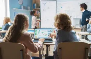 Los principales rezagos tecnológicos en la educación de Colombia, según nuevo informe: conectividad y formación docente, los mayores problemas