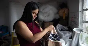 La historia de las mujeres que abrieron una nueva etapa en la moda circular masiva en Colombia