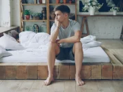 La ansiedad sexual que está afectando la vida íntima de los hombres jóvenes