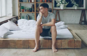 La ansiedad sexual que está afectando la vida íntima de los hombres jóvenes