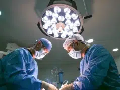 Colombia marca un hito en cirugía robótica de alta complejidad: médicos realizaron el primer trasplante de riñón asistido con robot del país
