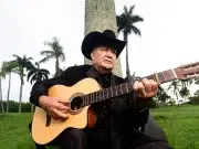 Eliades Ochoa, leyenda del Buena Vista Social Club, se presenta en Bogotá: ‘Me siento como un embajador de la música cubana’