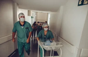 Así está la enfermería en Colombia frente al panorama mundial: formación, retos y oportunidades laborales, según expertos
