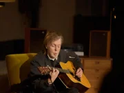 ‘Siempre estoy escribiendo sobre el pasado, pero ¿cómo hablar sobre otra cosa?’: Paul McCartney habla sobre su nuevo álbum ‘The Boys of Dungeon Lane’