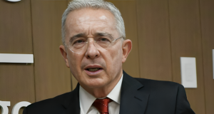 Choque entre expresidentes Uribe y Santos por proceso de paz
