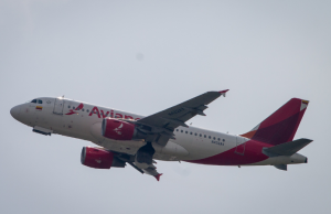 Avianca demanda a pasajero tras caos en vuelo a Madrid