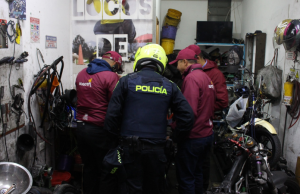 Cae administrador de taller de motos en Bosa por falsedad marcaria