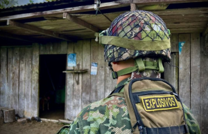 Combates con disidencias en Antioquia dejan un soldado muerto
