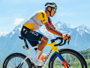 Egan Bernal sale del top 10 tras la etapa 17 del Giro de Italia