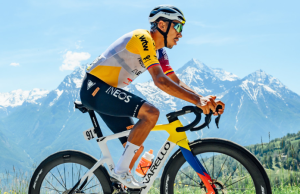 Egan Bernal sale del top 10 tras la etapa 17 del Giro de Italia