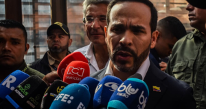 Continúa la polémica por presuntas amenazas a De la Espriella