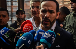 Continúa la polémica por presuntas amenazas a De la Espriella
