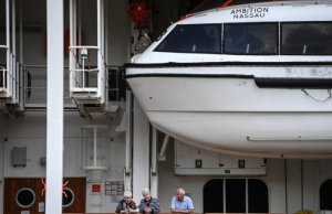 Francia: confinan a 1.700 personas en crucero tras muerte de pasajero