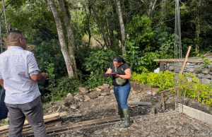 Frenan construcción que afectaba una quebrada en Cundinamarca