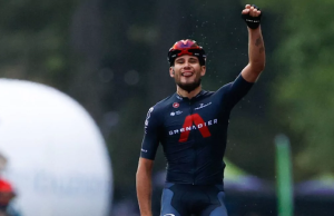 Giro de Italia: Ganna vuela en Massa y Vingegaard cede tiempo