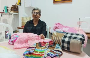 Stella y sus amigas tejen solidaridad en Manila