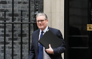 Starmer decide “seguir” pese a presión en aumento en un Partido Laborista