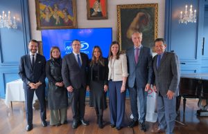 Thomas Buberl, CEO del Grupo AXA, llegó a Colombia para revelar las ONG ganadoras de la convocatoria de la Fundación AXA contra la violencia infantil