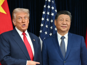 Trump aterriza en Pekín para cumbre de alto nivel con Xi Jinping