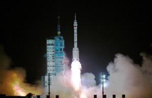 Un año permanecerá astronauta chino en misión espacial