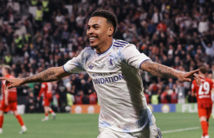 ‘Míster Europa League’ le hizo el milagro al Aston Villa