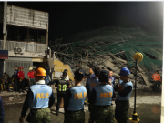 20 desaparecidos deja derrumbe de edificio en Ángeles, Filipinas