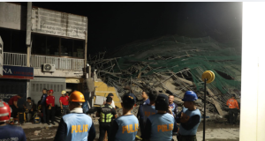 20 desaparecidos deja derrumbe de edificio en Ángeles, Filipinas