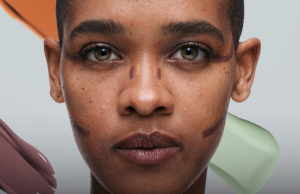 ¿El corrector Violet es la nueva tendencia en maquillaje?